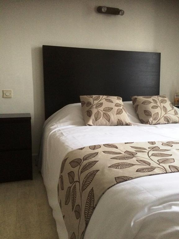 Hotel Les Voyageurs لي سابلِ دولونْ المظهر الخارجي الصورة